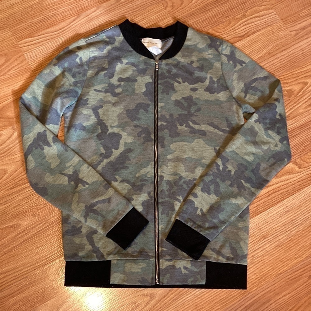 Camo zip up sweatshirt